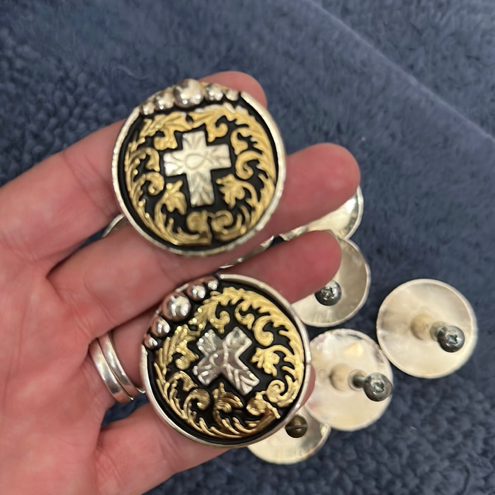 Cabinet or drawer pulls